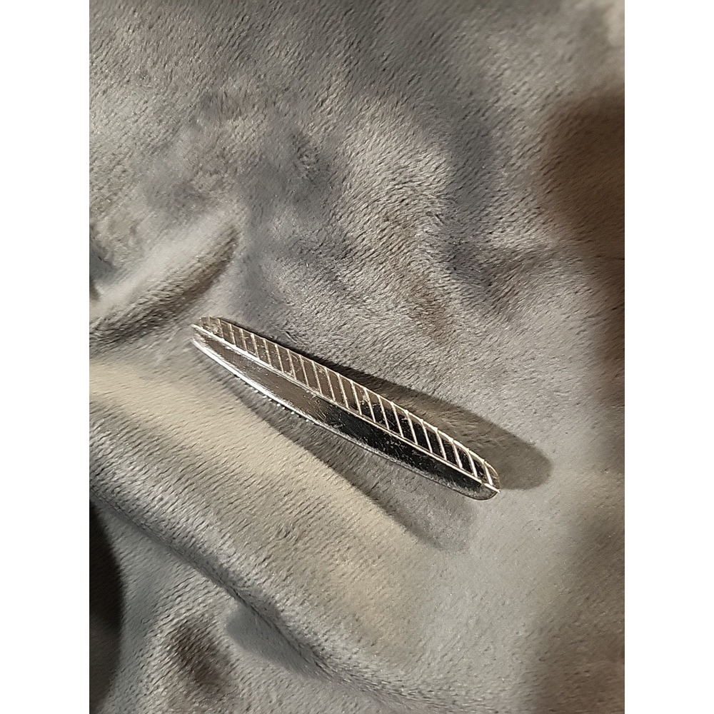 vintage hickock silvertone tie clip made in usa textured leaf look‎